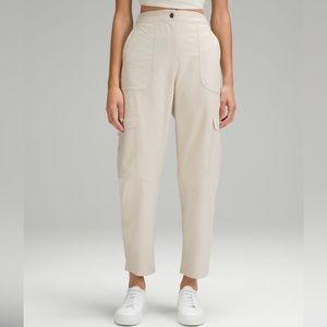 LULULEMON Light utilitech cargo pocket high rise pants size 25 / natural ivory ✨